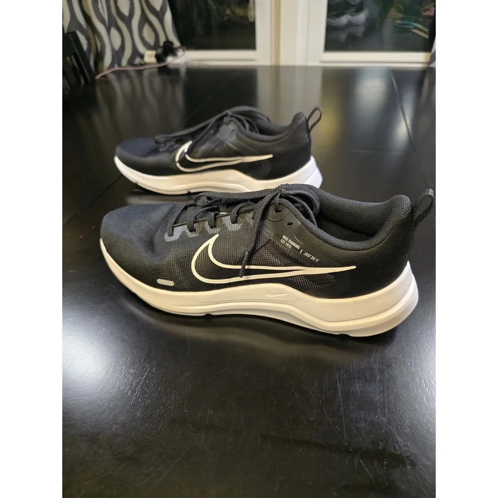 Size 10 - Nike‎ Downshifter 12 Black White